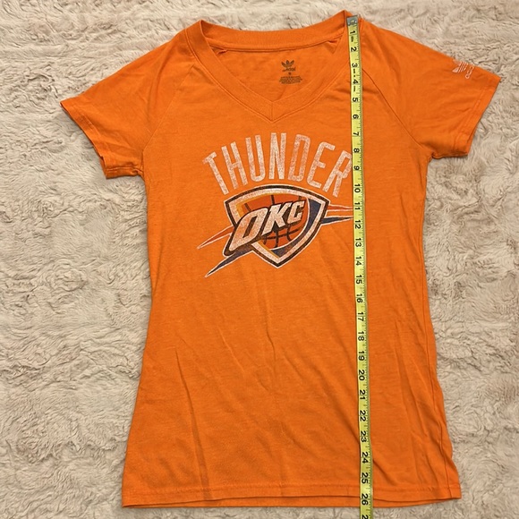 OKC Thunder size M short sleeve adidas tee - Picture 4 of 10